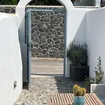 Poli Cave House Santorini Вилла