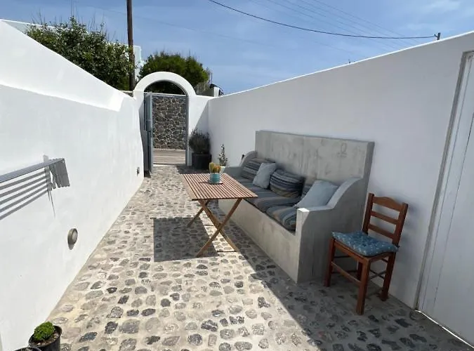 Poli Cave House Santorini