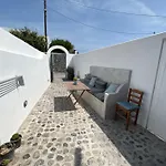 Poli Cave House Santorini