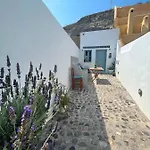 Poli Cave House Santorini