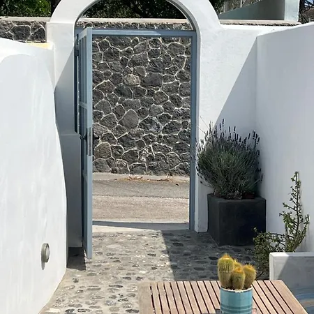 Poli Cave House Santorini فيلة