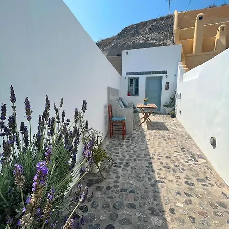 Poli Cave House Santorini