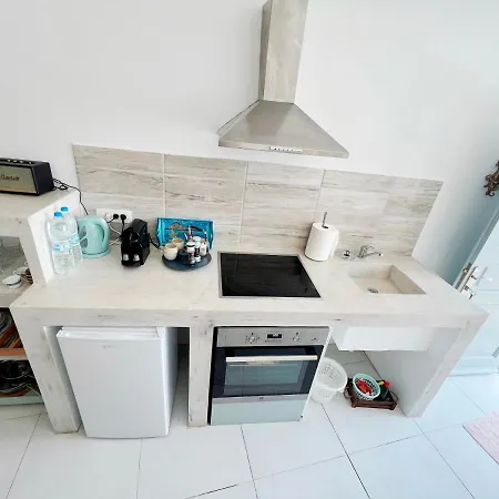 Poli Cave House Santorini *