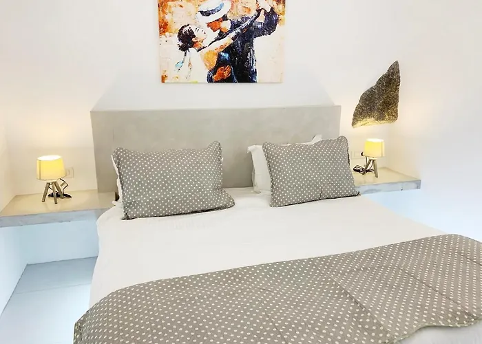 Poli Cave House Santorini