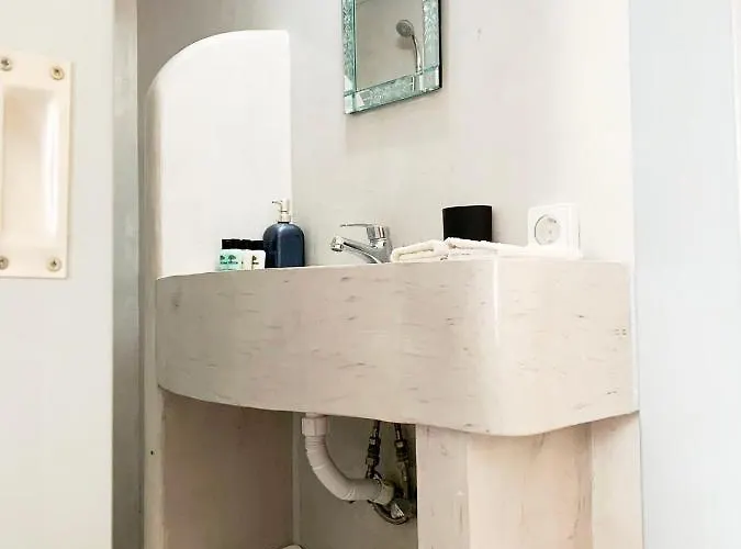 Poli Cave House Santorini Firá