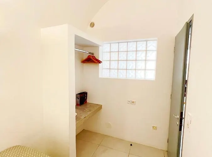 Poli Cave House Santorini