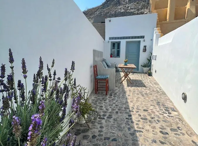 Poli Cave House Santorini